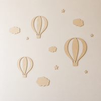 Lot de 13 décorations murales en bois Montgolfières, Nuages et Étoiles