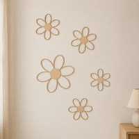 Décoration murale marguerite évidée en bois style scandinave